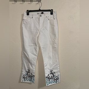 White jean pants with design on bottom legs. Size 6 petite